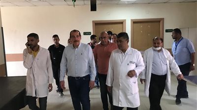 عقوبات وخصومات مالية لمسؤولين طبيين في قنا بعد جولة مفاجئة لنائب وزير الصحة