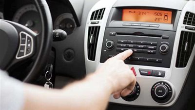 زيمبابوي تفرض ضريبة على تشغيل الراديو في السيارات.. وغضب شعبي يتصاعد