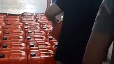 ضبط مصنع غير مرخص لإعادة تدوير زيوت السيارات بمصنع في بني سويف