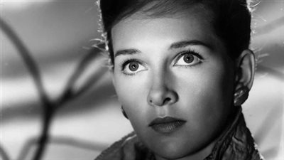 رحيل أيقونة السينما الاستعرضية «تاينا إلج» عن عمر ناهز 95 عاماً