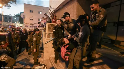 اقتحام مقر الليكود في تل أبيب والشرطة تعتقل عشرات المتظاهرين 