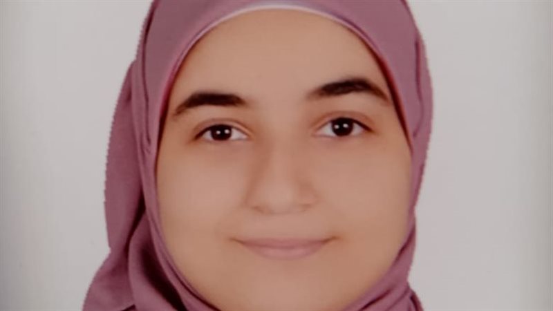 لطالبة الفائزة