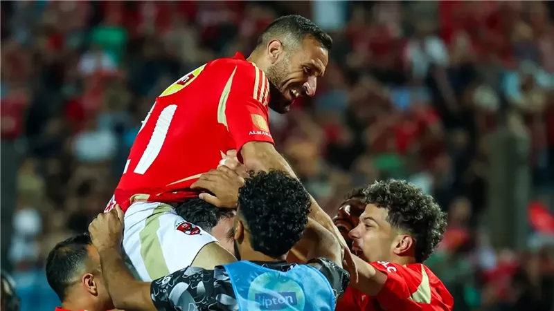للاعب الأهلي علي