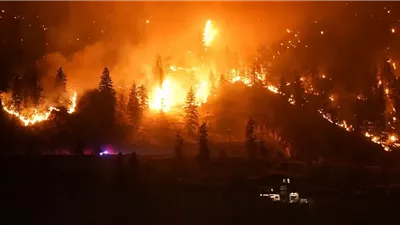 فرنسا: حرائق غابات عنيفة تقترب من مرسيليا وتُجبر السلطات على إغلاق المطار