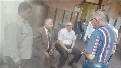 وكيل تعليم الفيوم يتابع مركز توزيع أسئلة الدبلومات الفنية ويشيد بانضباط العمل