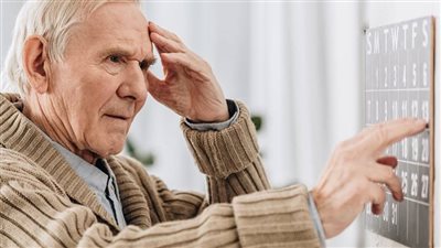 دراسة: أعراض الخرف قد تبدأ قبل 20 عامًا من الاصابة.. وهذه علامات احذرها 