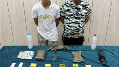 سقوط عنصرين جنائيين بحوزتهما كميات من 