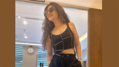 منة فضالي فى طريقها إلى لبنان: 