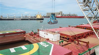 ننشر حركة تداول السفن والحاويات والبضائع العامة فى ميناء دمياط 