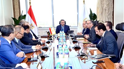 نائب وزير التموين يجتمع مع فيرنبرو جلوبال وGRG لبحث خطة تطوير المنافذ