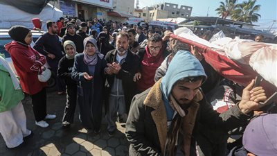 كارثة جديدة في غزة .. الهلال الأحمر يحذر من مجاعة ونفاد الأدوية