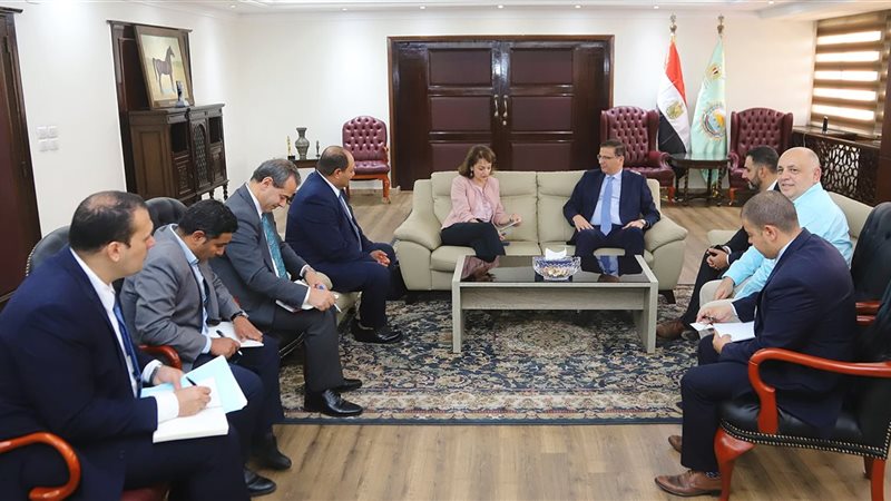 وزير الزراعة مع سفيرة
