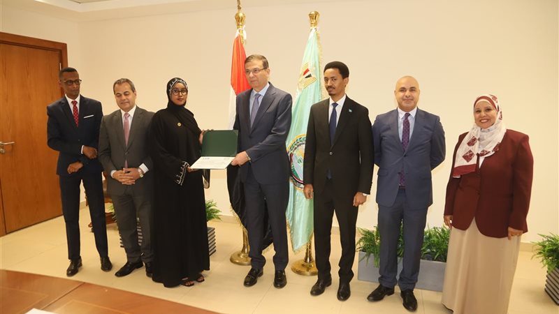 تسليم الشهادات 