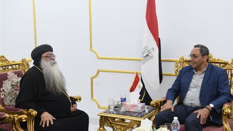 محافظ قنا رفقة الانبا