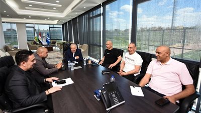 أبو ريدة ودياب يجتمعان مع الجهاز الفني للمنتخب لمراعاة ارتباطاته في المسابقات 