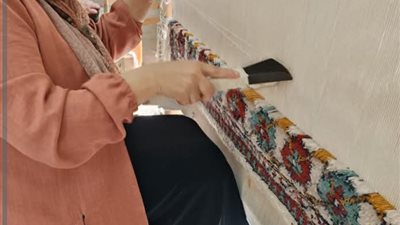 صناعة السجاد اليدوي.. من أيدي نساء مدينة رشيد المعيلات إلى العالمية