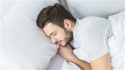 أسباب الدوخة المفاجئة عند الاستيقاظ من النوم ومتى تستدعي زيارة الطبيب؟