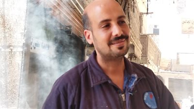 في المهنة أبا عن جد.. قصة أقدم بائع سمك في حلقة قنا