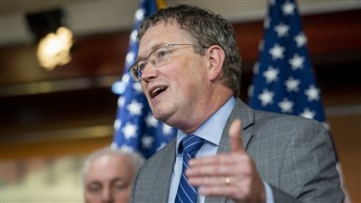 نائب أمريكي يطالب ترامب بوقف المساعدات العسكرية لإسرائيل فورًا 