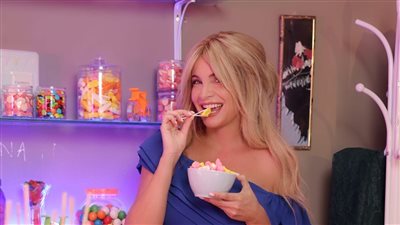 خليني معاك.. تانيا قسيس تواصل تألقها باللهجة المصرية