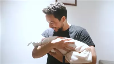 آلام كتف ولي العهد الأردني.. ما علاقة الأميرة الصغيرة إيمان؟