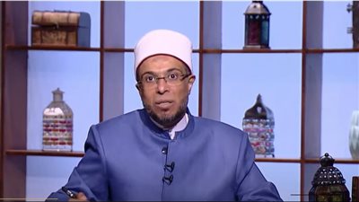 متصل لـ أزهري: أبويا 77 سنة وهيتجوز واحده عمرها 30.. والأخير: أبوك كده هينتحر