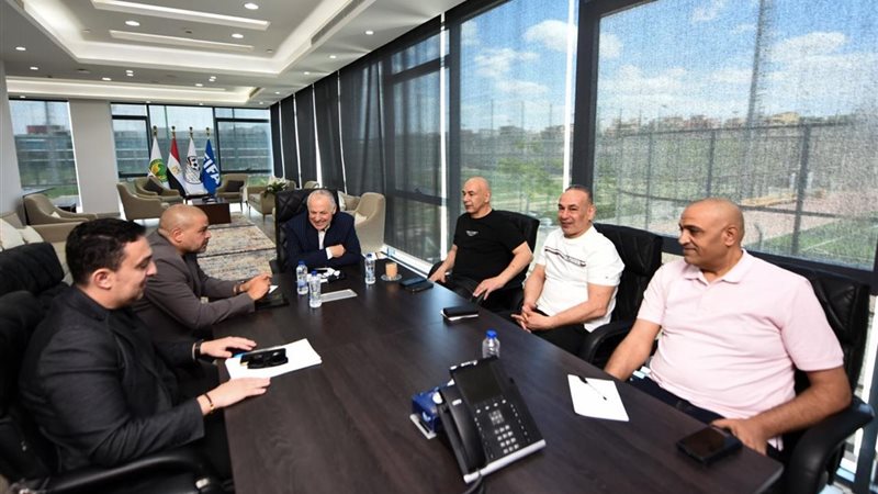 اجتماع ابو ريدة بالجهاز