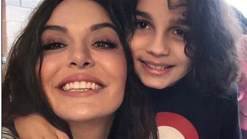 ممثلة أسترالية تجمع