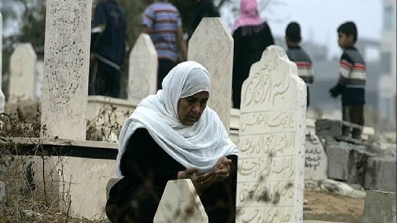 زيارة المقابر للنساء