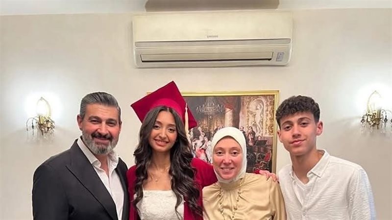 أسرة ياسر جلال تحتفل