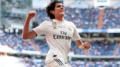 ريال مدريد يعلن رحيل مدافعه قبل منافسات كأس العالم للأندية