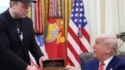 المفتاح الذهبي.. هدية ترامب لملياردير التكنولوجيا 