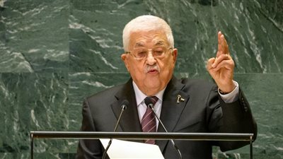 محمود عباس يطالب حماس بتسليم الرهائن.. ورفع يدها عن غزة