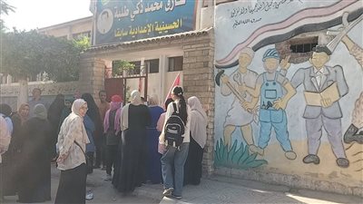 حاميها حراميها.. ضبط معلم بالمنوفية يصور ورقة اسئلة الجبر للشهادة الاعدادية  