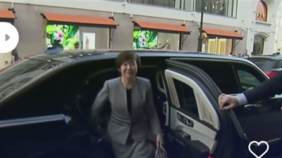 بعد تخصيصها لأرملة شينزو آبي.. معلومات عن سيارة بوتين الشخصية