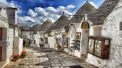 «بعد برشلونة» حاكم إقليم بوليا الإيطالي يقطع العلاقات مع تل أبيب 