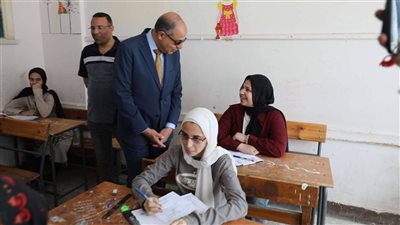 محافظ المنيا يتفقد لجان امتحانات الشهادة الاعدادية والدبلومات الفنية 