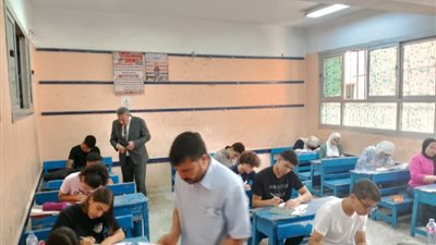 مدير تعليم البحيرة يتفقد عددا من لجان إدارة بندر دمنهور التعليمية