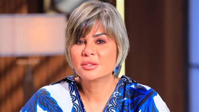 مفيدة شيحة تؤدي مناسك الحج.. لحظات روحانية بدأت من منزلها حتى صالة المغادرة