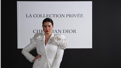 الفنانة يسرا اللوزي بإطلالة أنيقة في حفل ديور.. كم سعرها؟