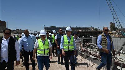 محافظ أسيوط يستقبل وزير الري ويتفقدان مشروع قناطر ديروط الجديدة 
