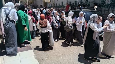 طلاب الشهادة الإعدادية بالفيوم: الامتحان سهل وفي متناول الجميع والبوكليت أفضل 