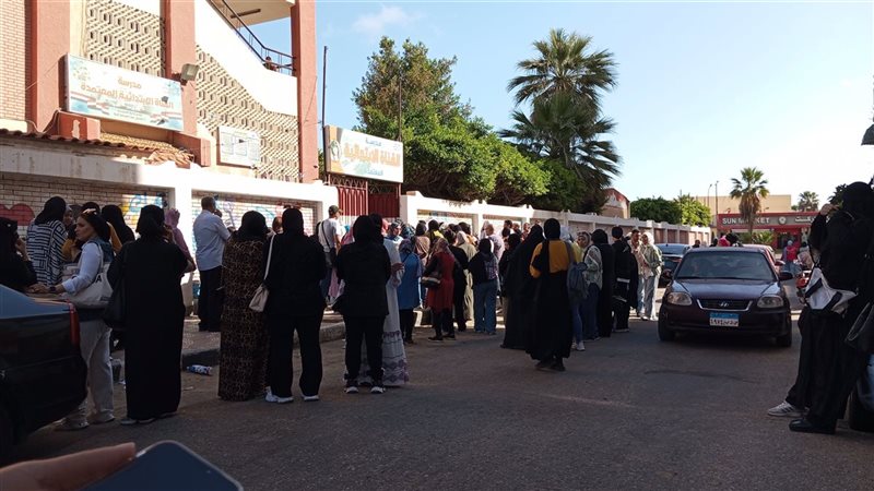 توافد طالبات الشهاده