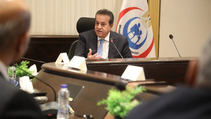 وزير الصحة الدكتور