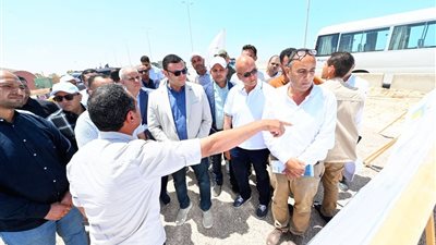 وزير الإسكان يتفقد مشروعى M8 by the lake و