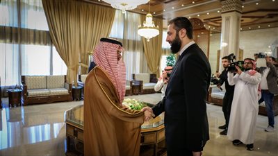 أحمد الشرع يلتقى وزير الخارجية السعودي لتعزيز التعاون الثنائي بين البلدين 