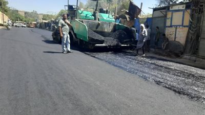 بعد انتهاء البنية التحتية.. رصف شارع النقراشي بحي غرب سوهاج |صور