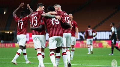 هانس فليك يطلب تدعيم خط هجوم برشلونة بجناح ميلان البرتغالي