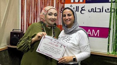 تزامنًا مع الاحتفال بعيد تأسيسها..إذاعة الشرق الأوسط تكرم الإعلامية رغدة البنا