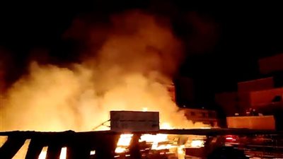 حريق هائل يلتهم معارض الأدوات الصحية والسيراميك بمؤسسة الزكاة 